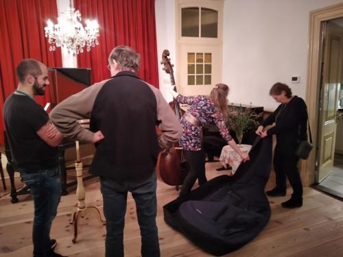 2020-11-22 'De Elegante Contrabas' Tordinona Miniatuurtje met Isaline Leloup
